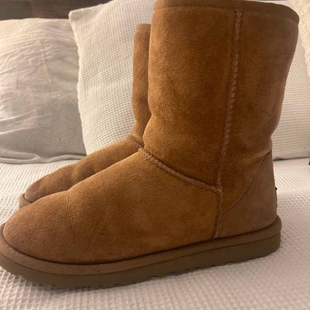Ugg Classic Short Boots Size 6